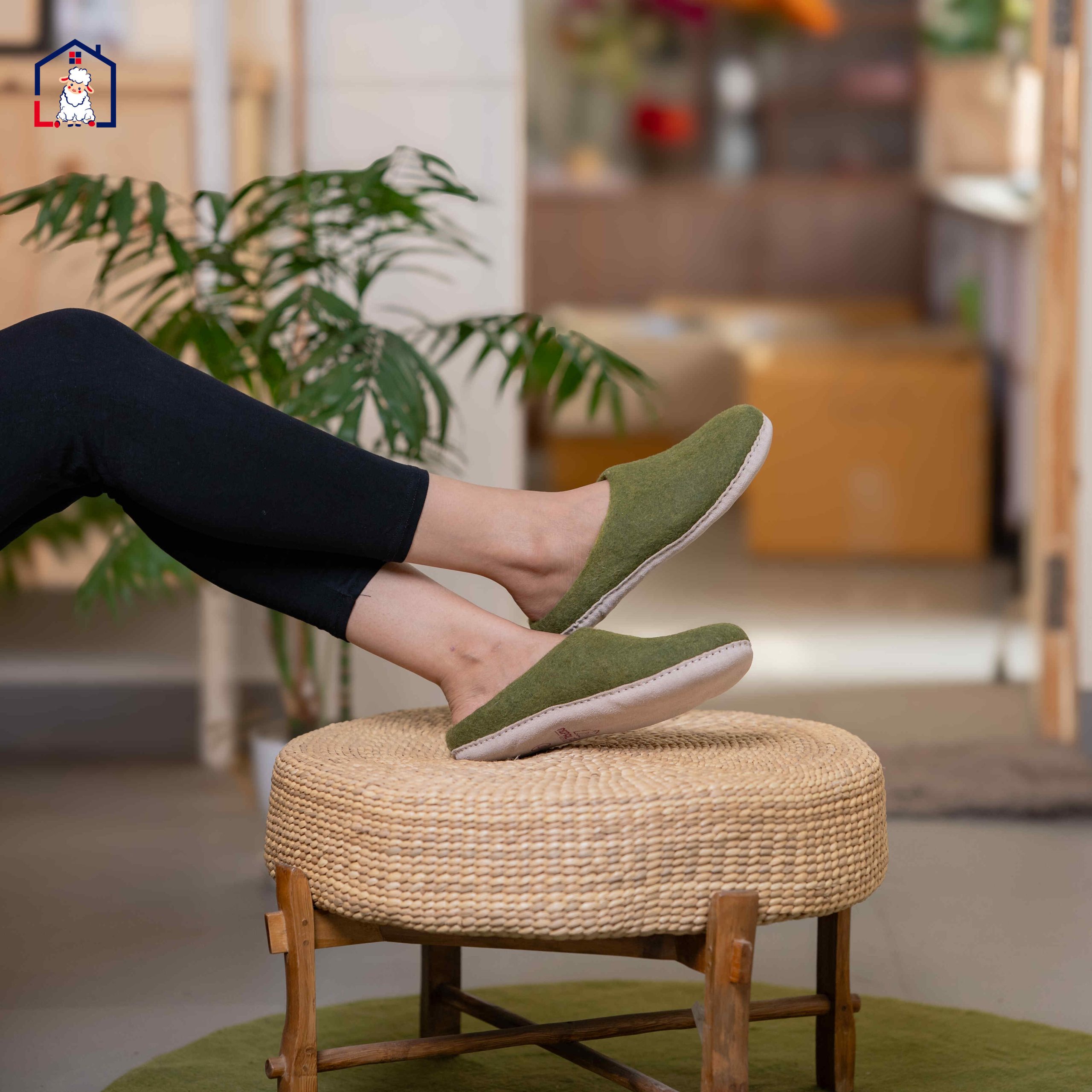 High Quality Dark Green Felt Slipper